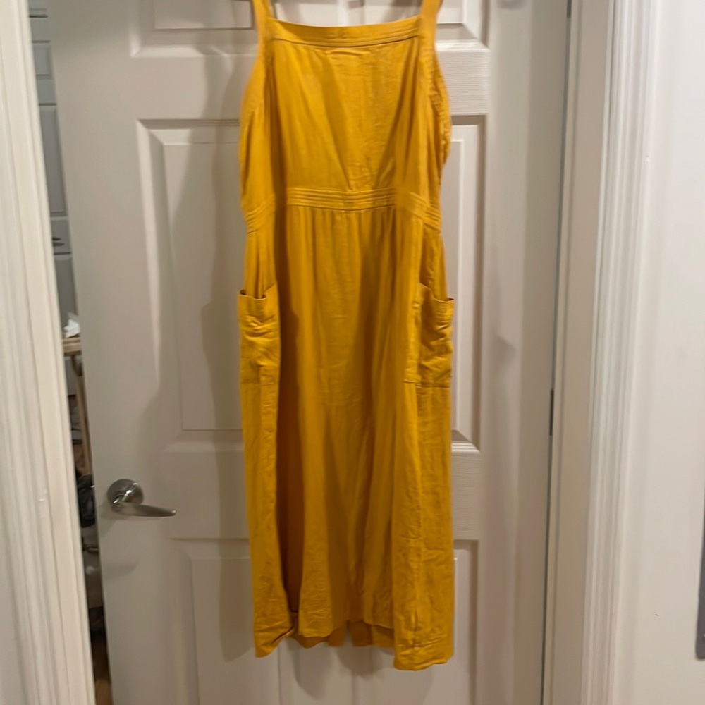 Madewell midi button back dress